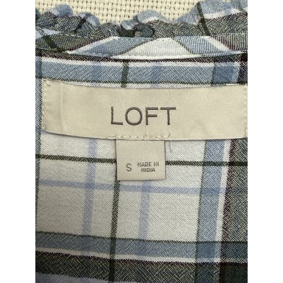 Loft Women’s Sz S Blue White Plaid V-Neck Ruffle Trim Crepe Texture Button Up - Picture 11 of 12